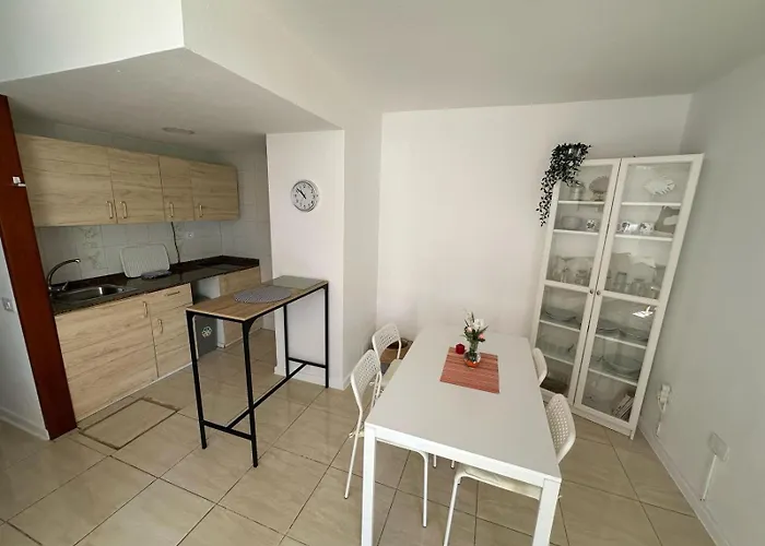 Sunny In The Center Near The Lägenhet