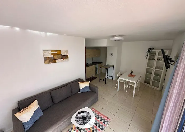 Sunny In The Center Near The Lägenhet *