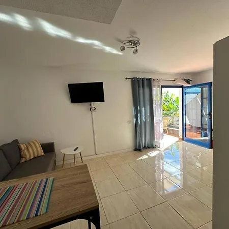 Sunny In The Center Near The * 科斯塔卡莱塔