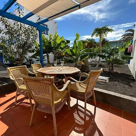 Sunny In The Center Near The 科斯塔卡莱塔