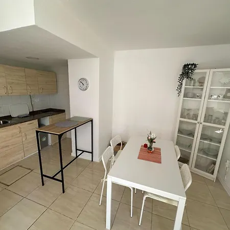 Sunny In The Center Near The 公寓